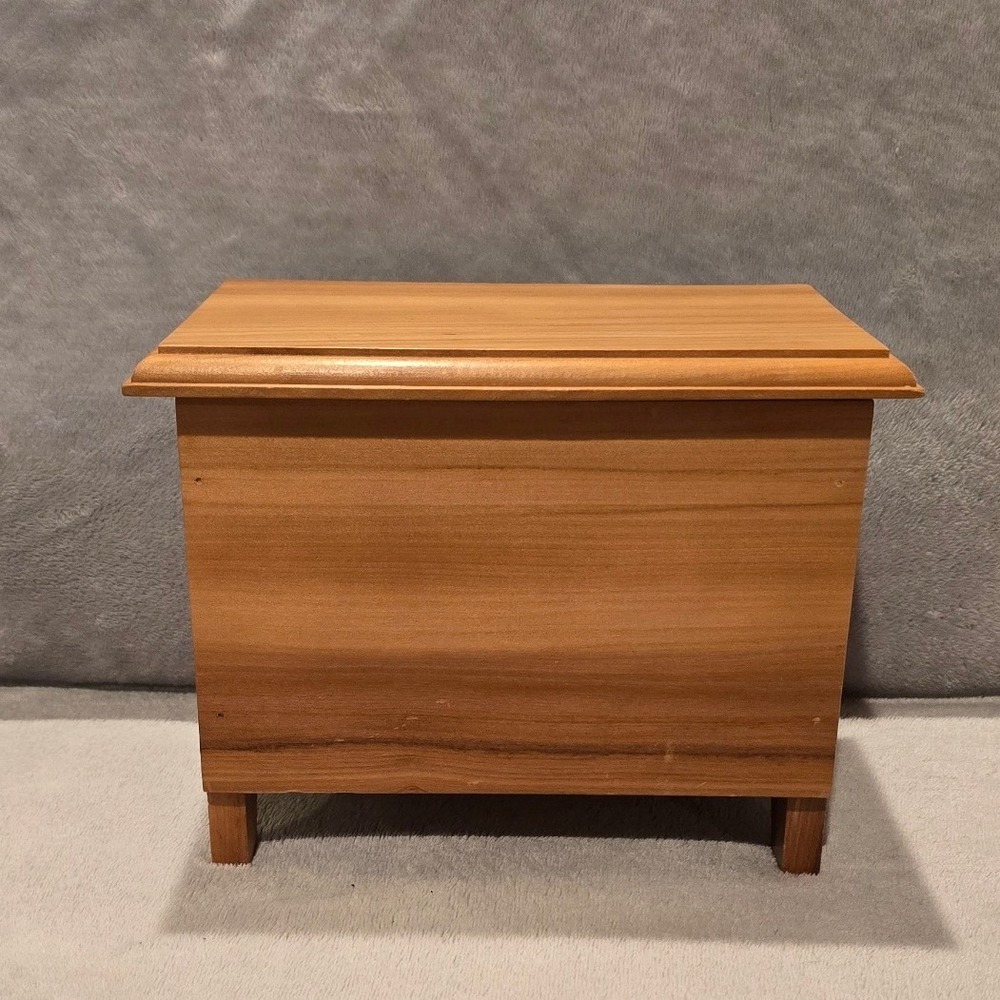 Michael Hayes Artisan Handcrafted Wood Keepsake Box Yarmouth Port MA 2004